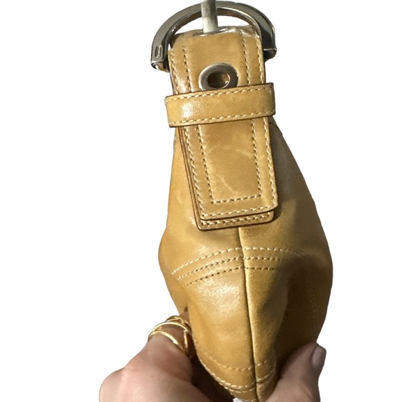 Coach authentic vintage camel tan leather with silver hardware cute lil bag - Picture 5 of 13